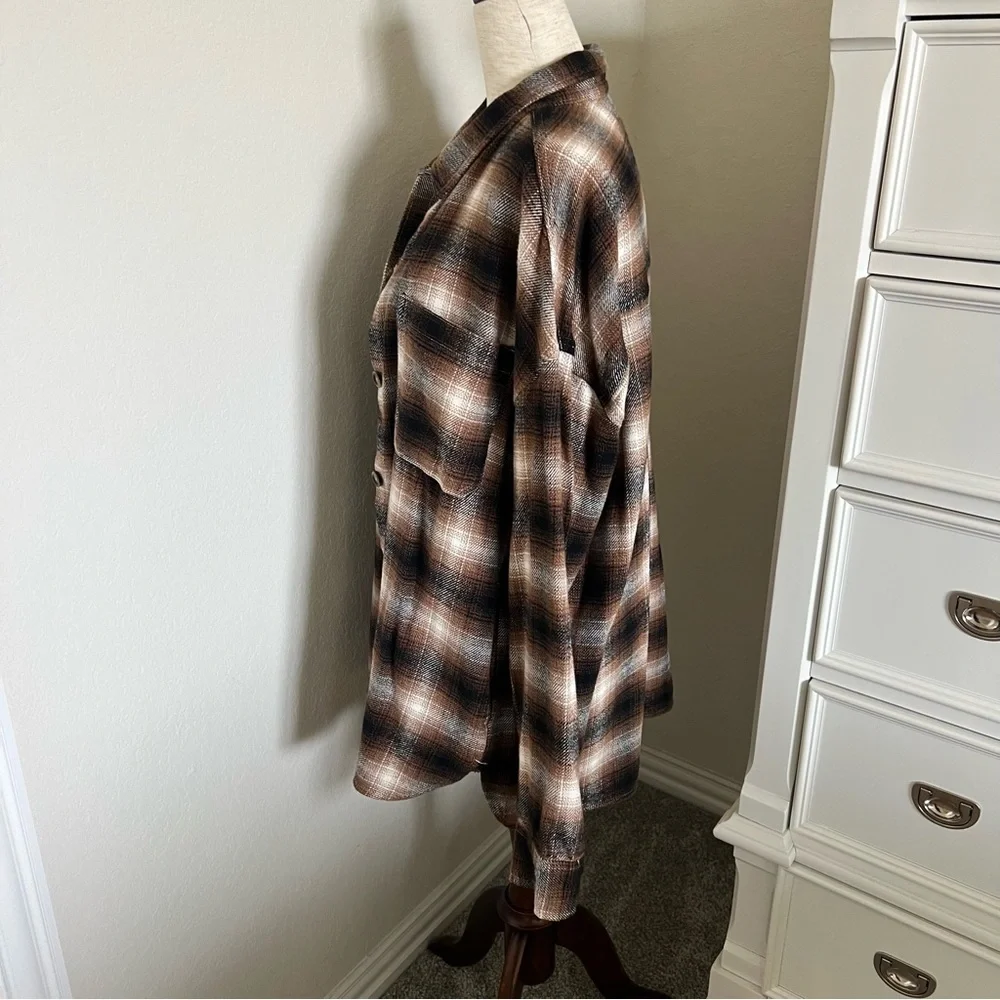 NWT Hollister Plaid Shacket - Picture 5 of 8